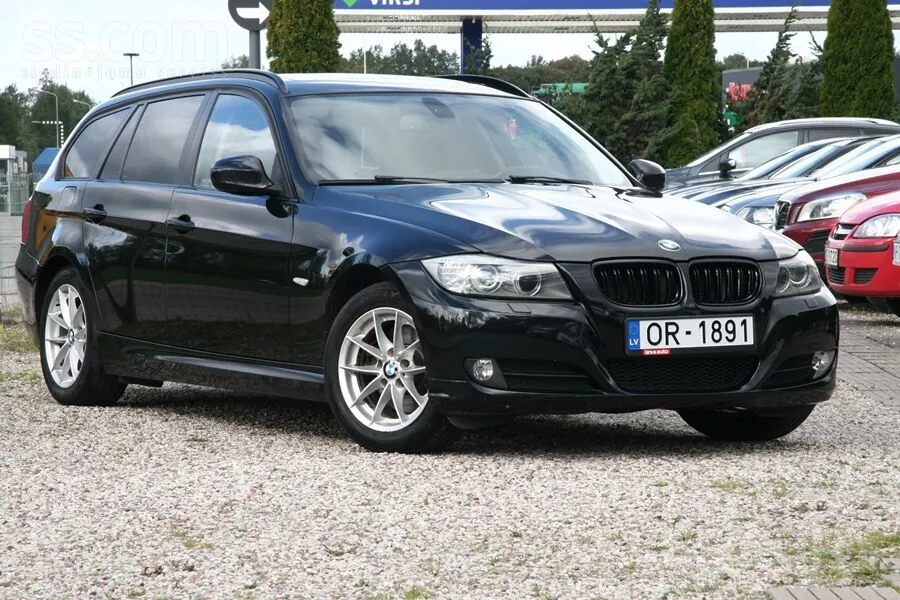 BMW 318 2010 photo 2