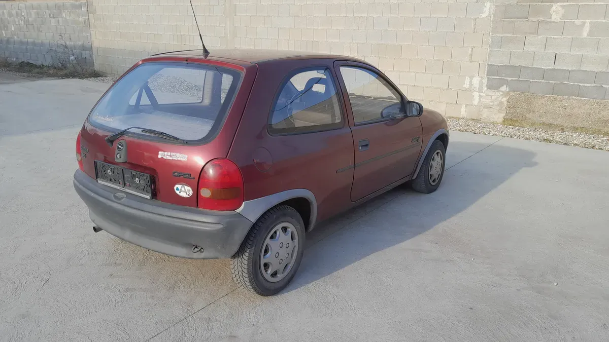 Opel Corsa 1995 photo 2