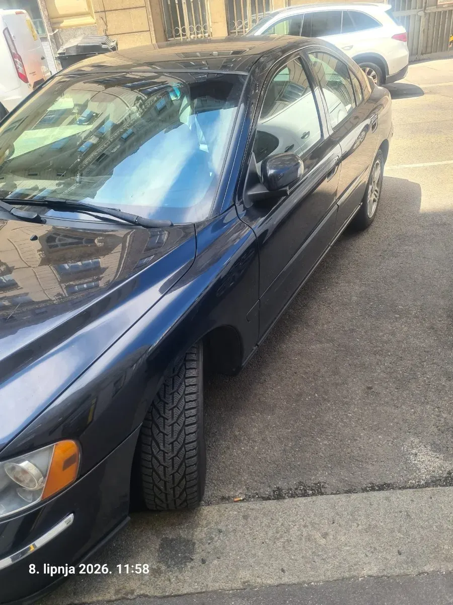 Volvo S60 2008 photo 2