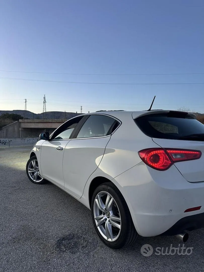 Alfa Romeo Giulietta 2012 photo 4