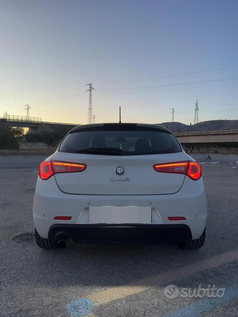 Alfa Romeo Giulietta 2012 photo 3