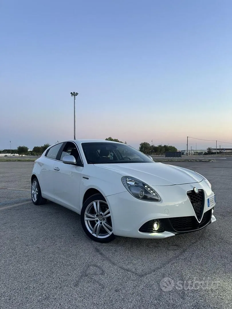 Alfa Romeo Giulietta 2012 photo 2