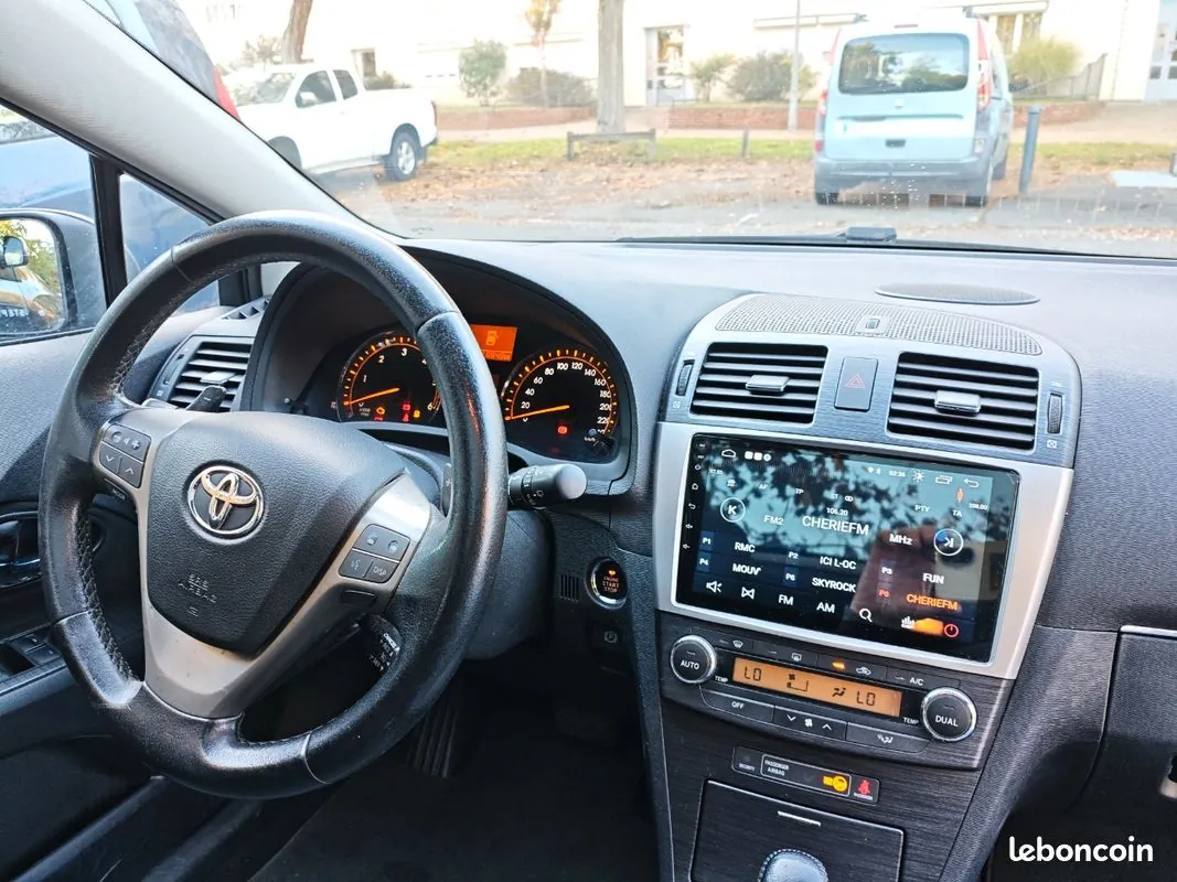 Toyota Avensis 2010 photo 3