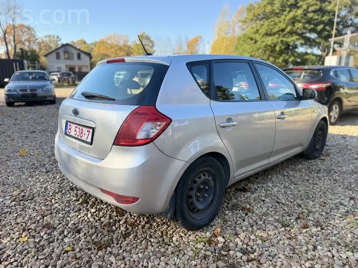 Kia Ceed 2011 photo 3