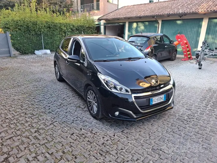 Peugeot 208 2016 photo 2