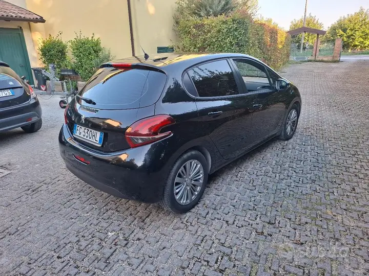 Peugeot 208 2016 photo 3