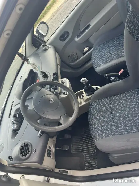 Renault Twingo 2010 photo 2