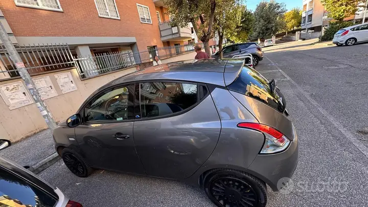 Lancia Ypsilon 2018 photo 2