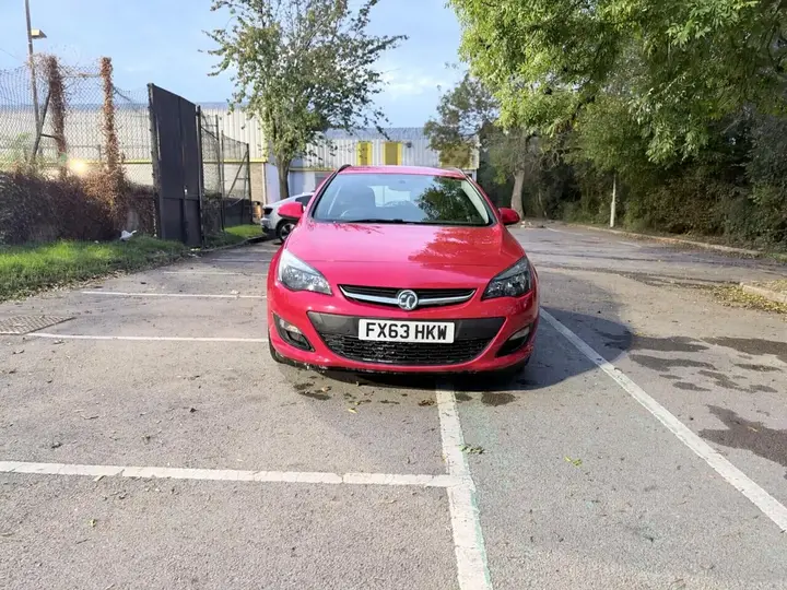 Vauxhall Astra 2013 photo 3