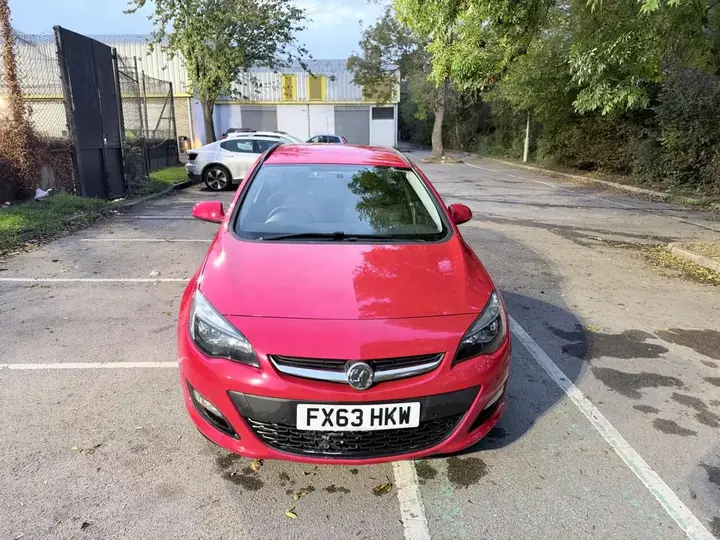 Vauxhall Astra 2013 photo 4