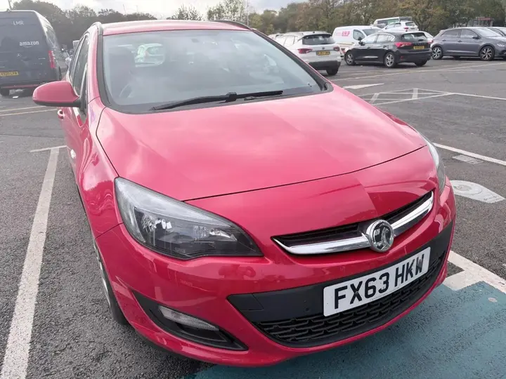 Vauxhall Astra 2013 photo 2