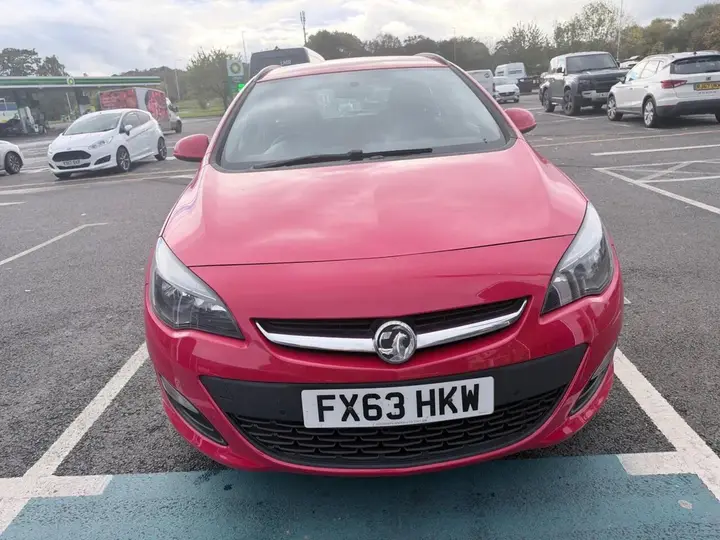 Vauxhall Astra 2013 photo 5
