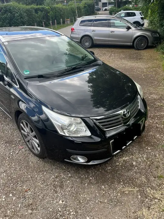 Toyota Avensis 2011 photo 2