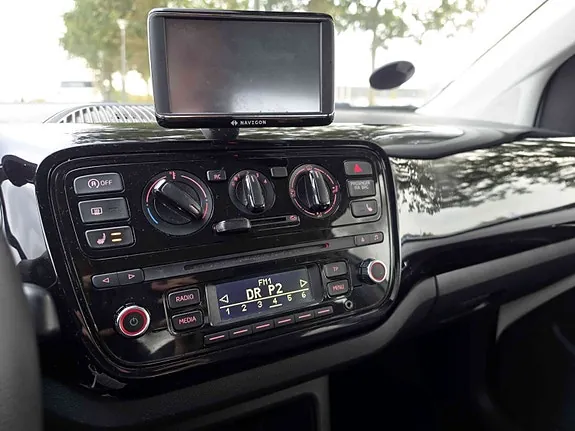 Volkswagen Up 2013 photo 5