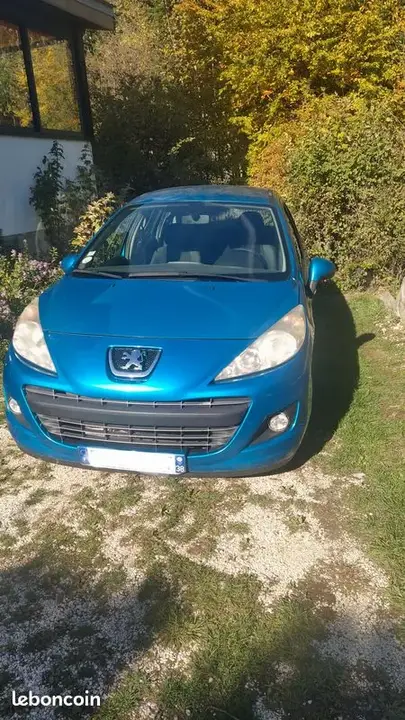 Peugeot 207 2011 photo 3