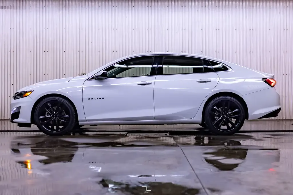 Chevrolet Malibu 2023 photo 3