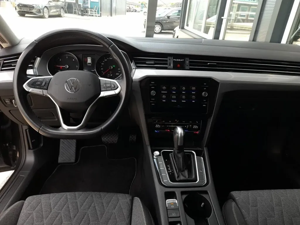 Volkswagen Passat 2022 photo 3