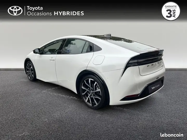 Toyota Prius 2024 photo 2