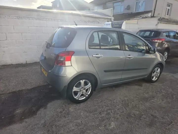 Toyota Yaris 2010 photo 2
