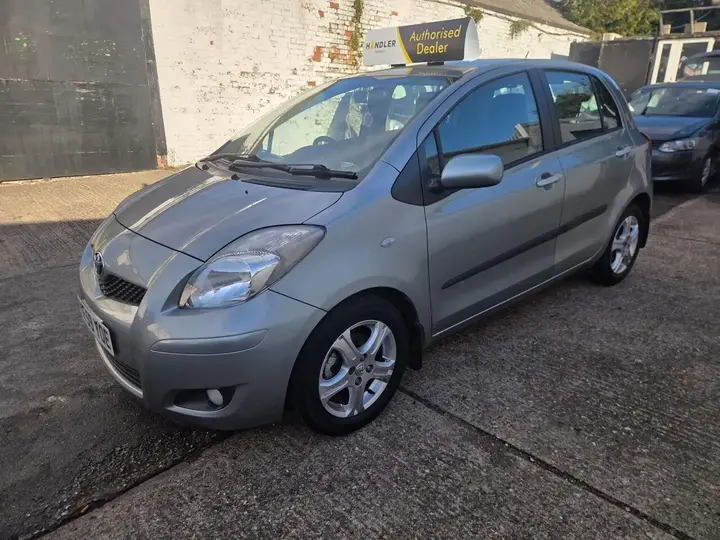 Toyota Yaris 2010 photo 5