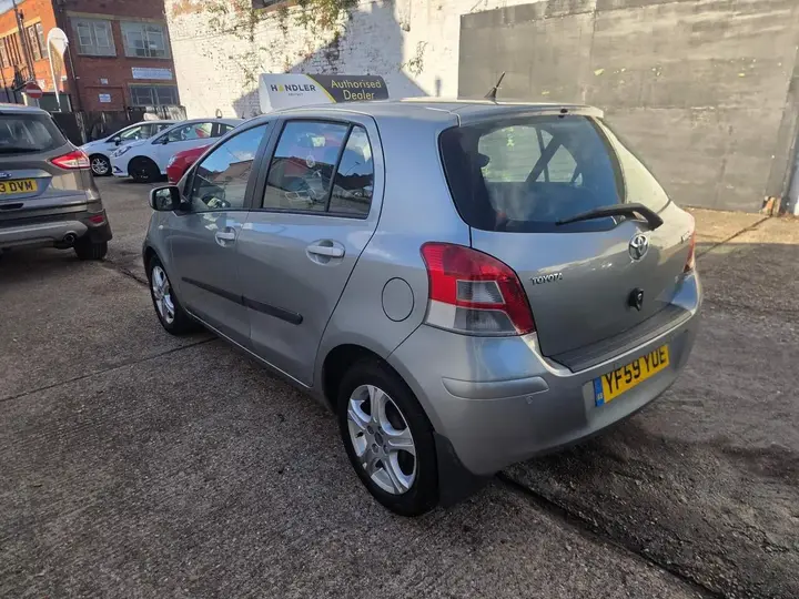 Toyota Yaris 2010 photo 4