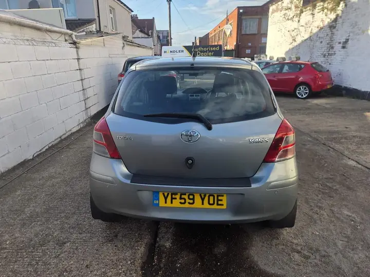 Toyota Yaris 2010 photo 3