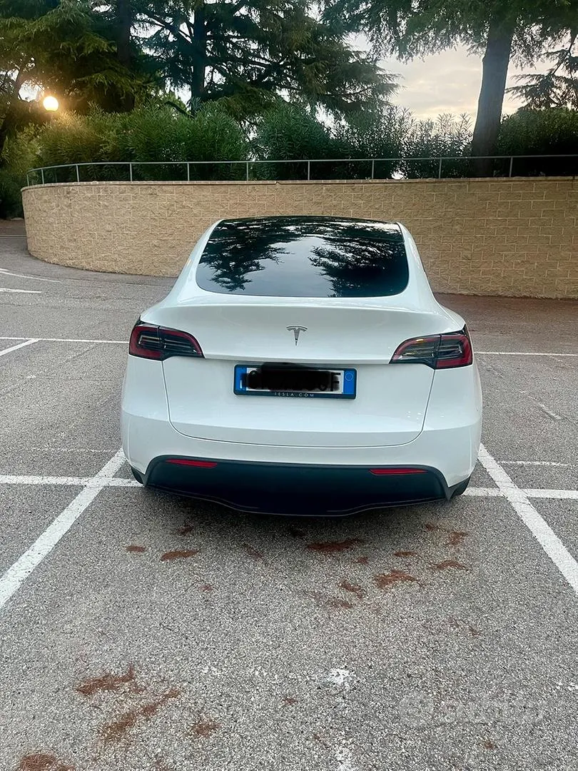 Tesla Model Y 2023 photo 4
