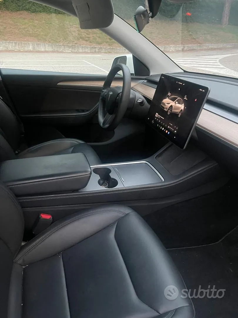 Tesla Model Y 2023 photo 5