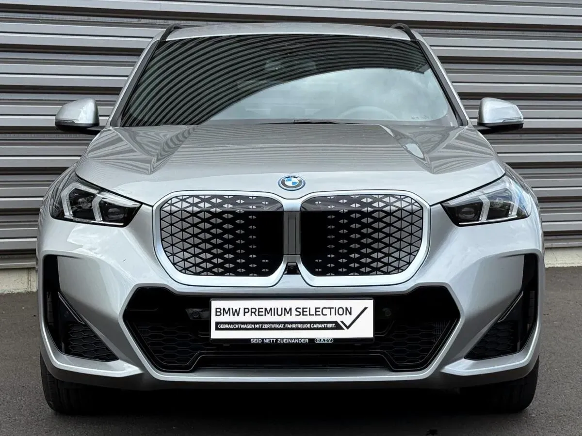 BMW Ix1 2025 photo 2