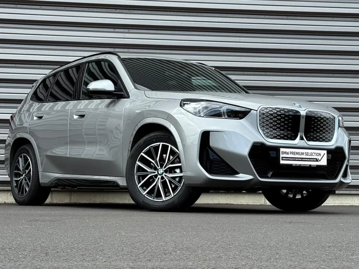 BMW Ix1 2025 photo 3