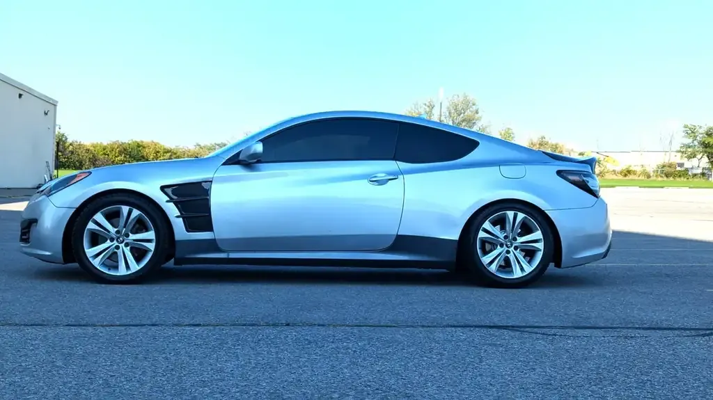 Hyundai Genesis 2010 photo 2