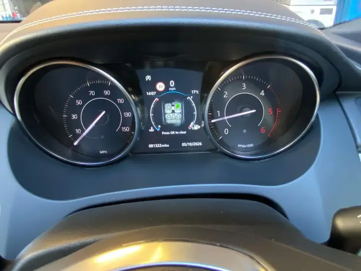 Jaguar E-Pace 2018 photo 5