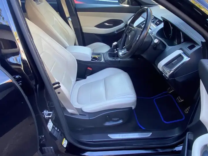 Jaguar E-Pace 2018 photo 3