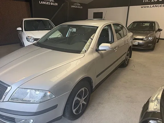 Skoda Octavia 2004 photo 2