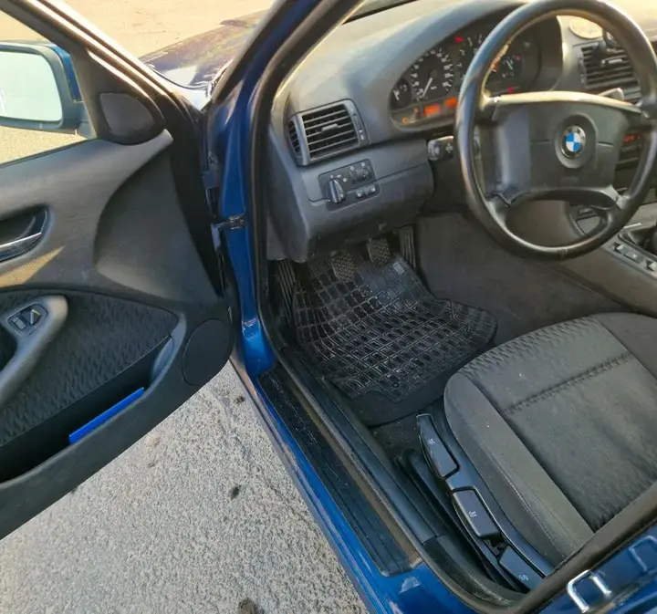 BMW 318I