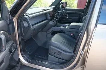 Land Rover Defender 2026 photo 5