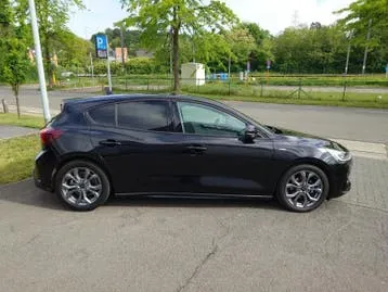 Ford Focus 2024 photo 2