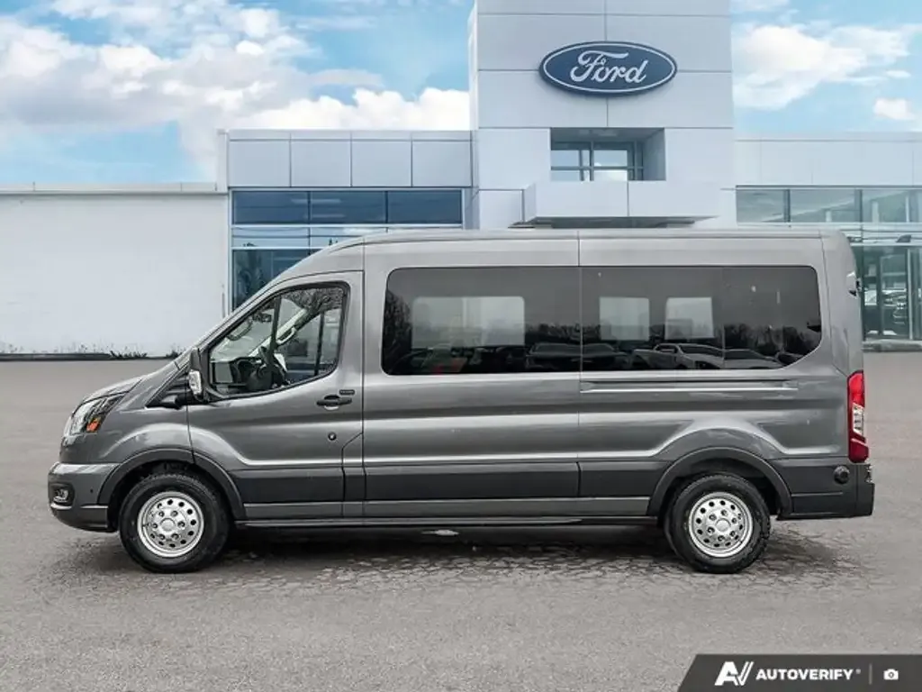 Ford Transit Passenger Van 2026 photo 3