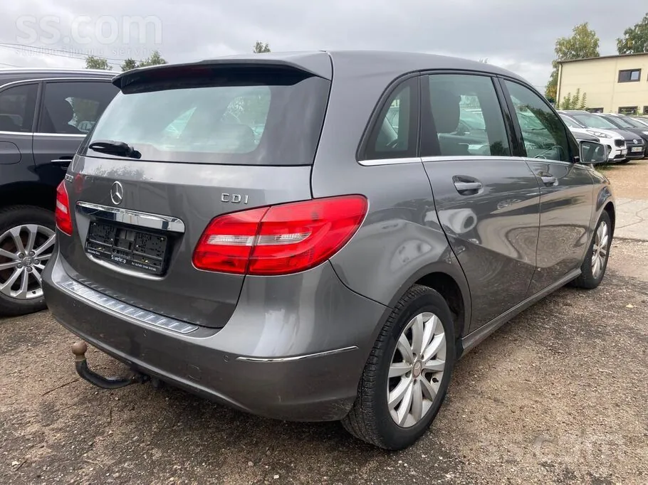 Mercedes-Benz B200 2012 photo 4