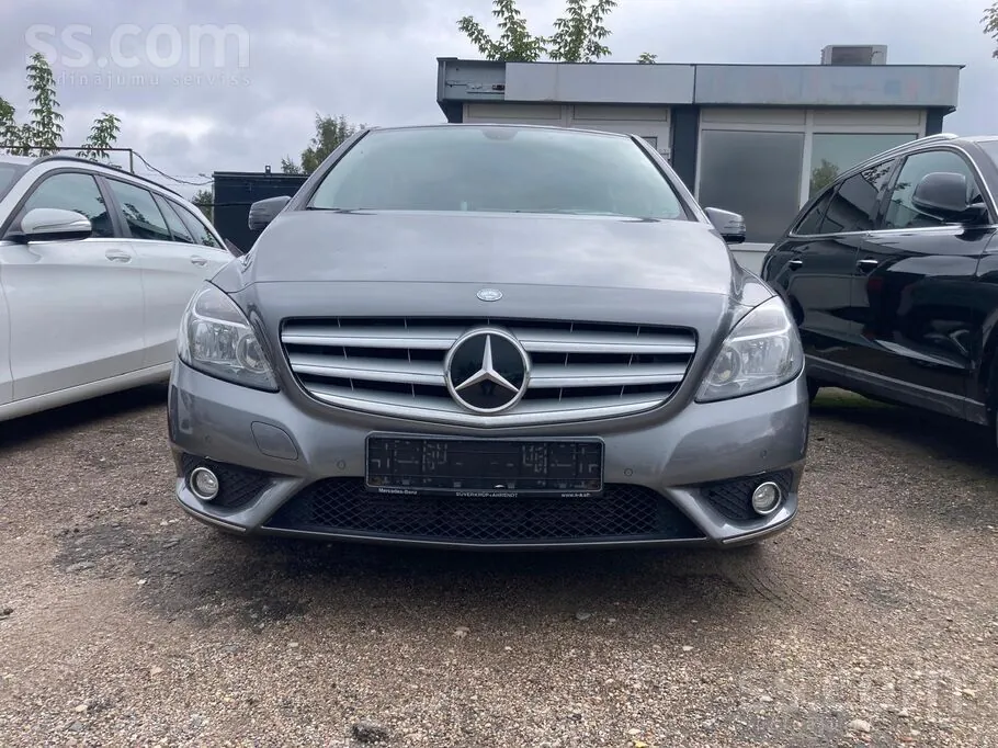 Mercedes-Benz B200 2012 photo 2