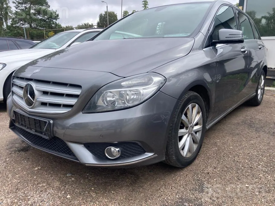 Mercedes-Benz B200 2012 photo 3