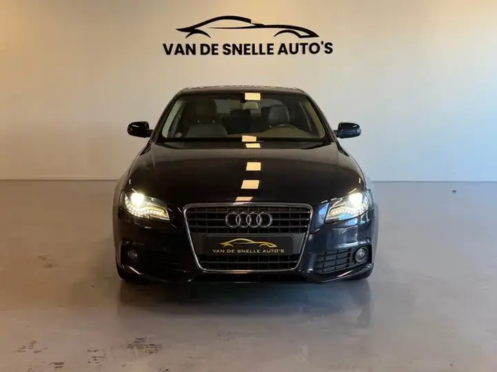 Audi A4 2011 photo 2