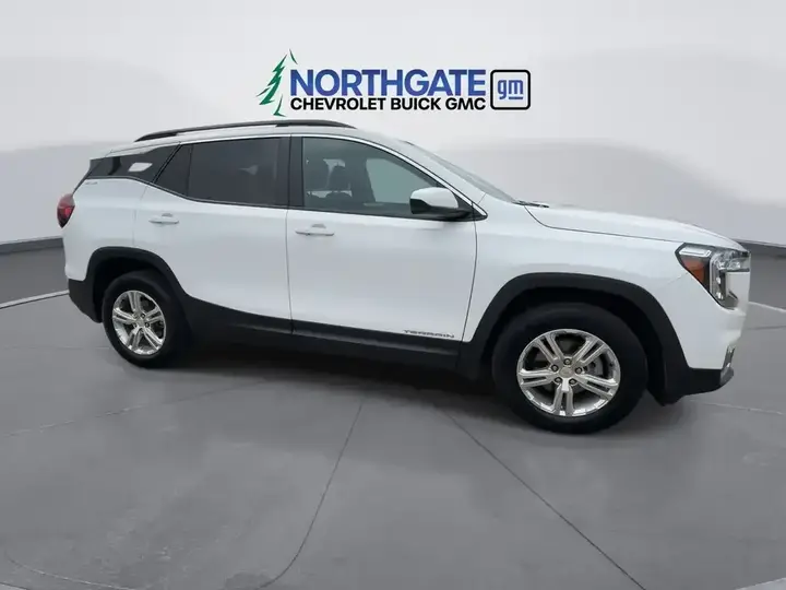 GMC Terrain 2024 photo 2