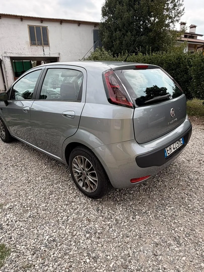 Fiat Punto Evo 2011 photo 2