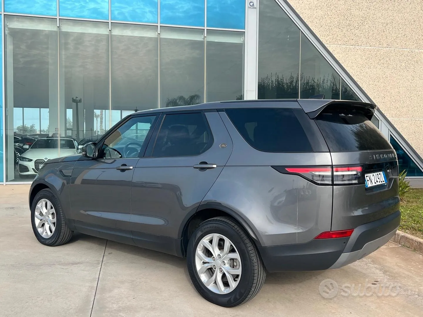 Land Rover Discovery 2018 photo 3