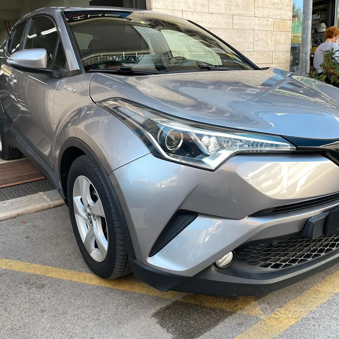 Toyota C-Hr 2017 photo 2