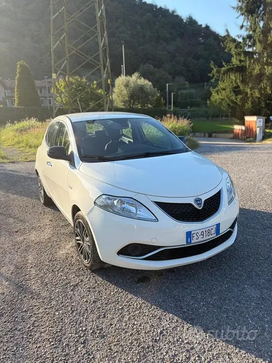 Lancia Ypsilon