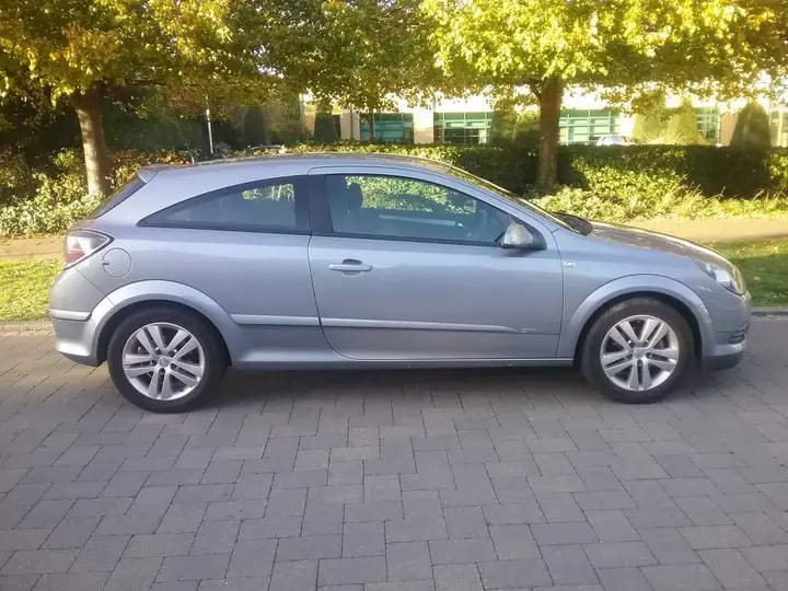Vauxhall Astra 2008 photo 4