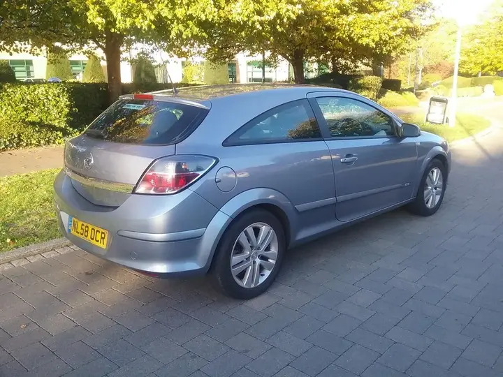 Vauxhall Astra 2008 photo 3