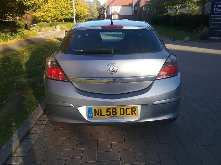 Vauxhall Astra 2008 photo 2